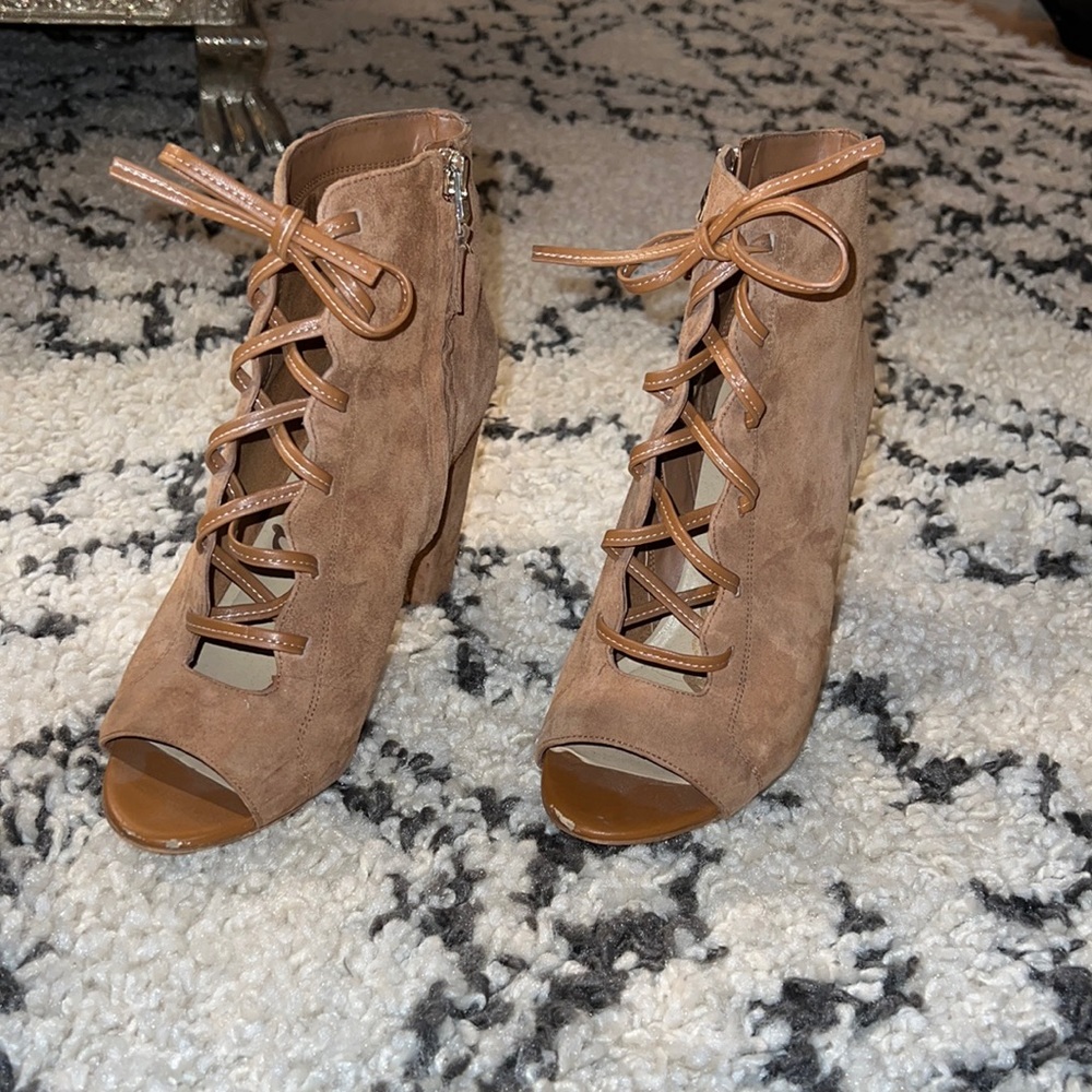 Yvie Open Toe Booties Heels Lace Up Suede Saddle Size 7